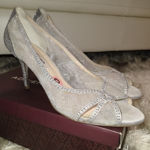 Nina New York peep toe pumps